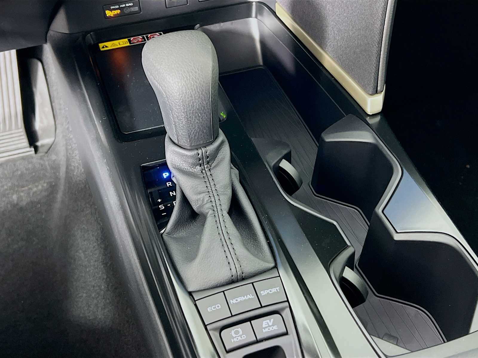 2025 Toyota Camry LE - Photo 11