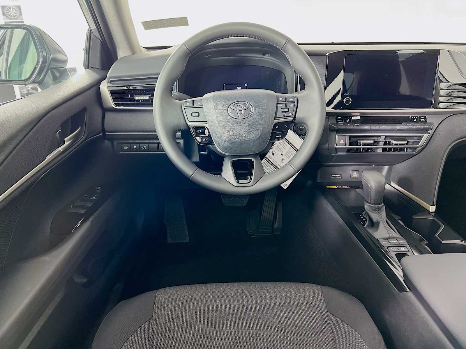 2025 Toyota Camry LE - Photo 15