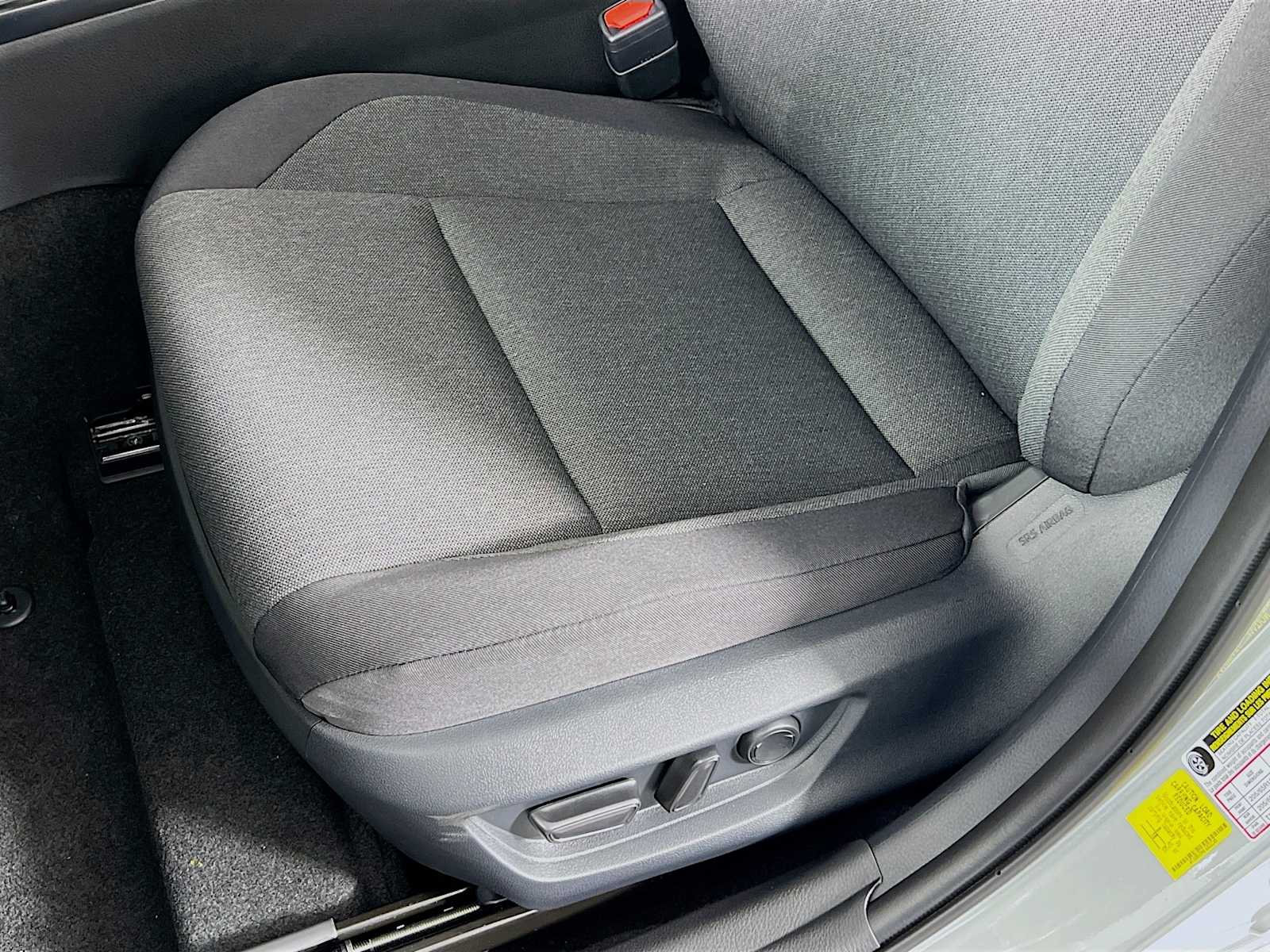 2025 Toyota Camry LE - Photo 17