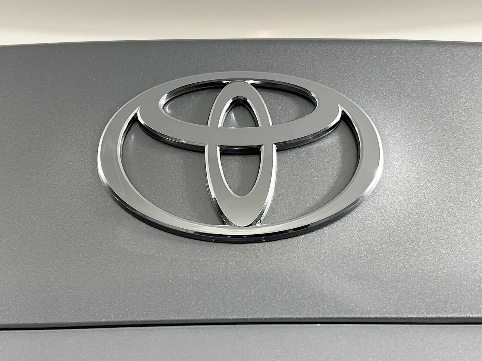 2025 Toyota Camry LE - Photo 18