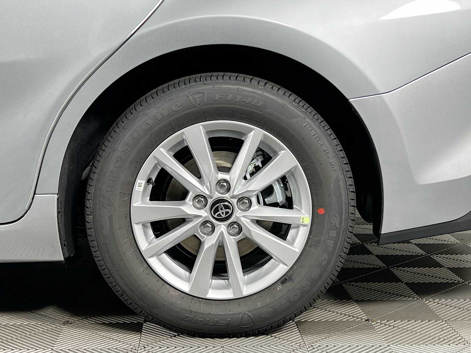 2025 Toyota Camry LE - Photo 19