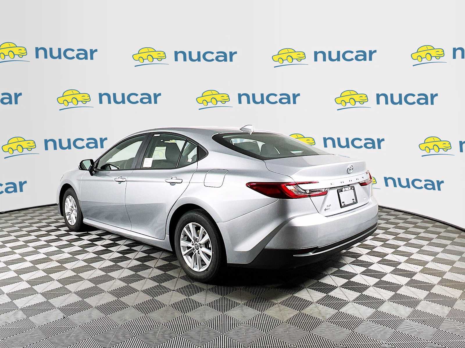 2025 Toyota Camry LE - Photo 4