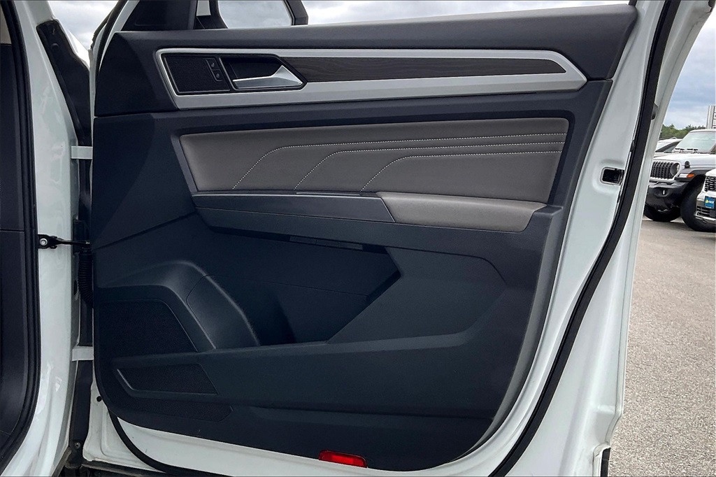 2022 Volkswagen Atlas 3.6L V6 SE w/Technology - Photo 11