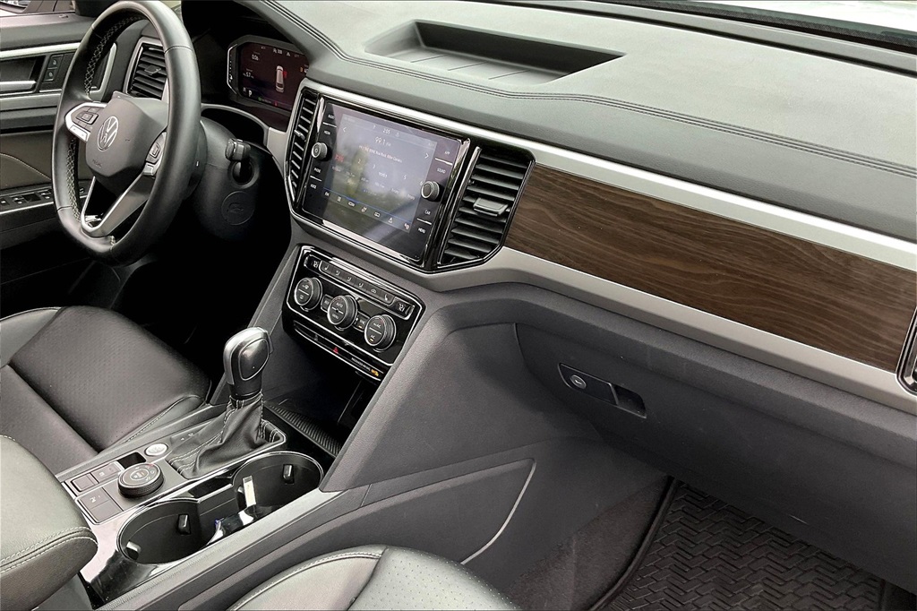 2022 Volkswagen Atlas 3.6L V6 SE w/Technology - Photo 13