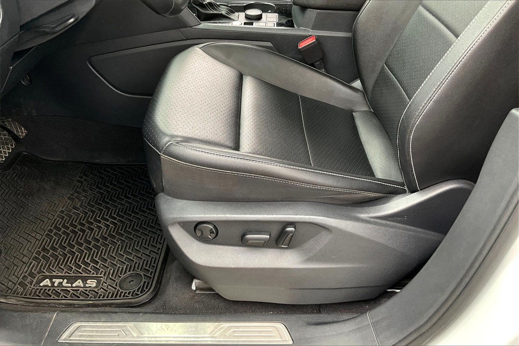 2022 Volkswagen Atlas 3.6L V6 SE w/Technology - Photo 34