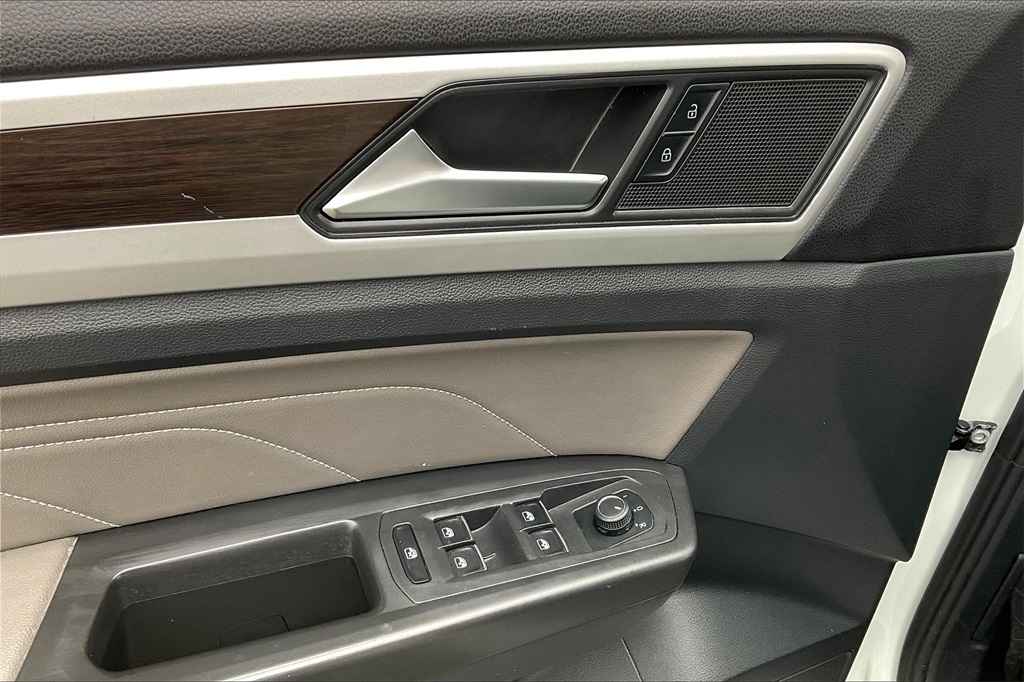 2022 Volkswagen Atlas 3.6L V6 SE w/Technology - Photo 38