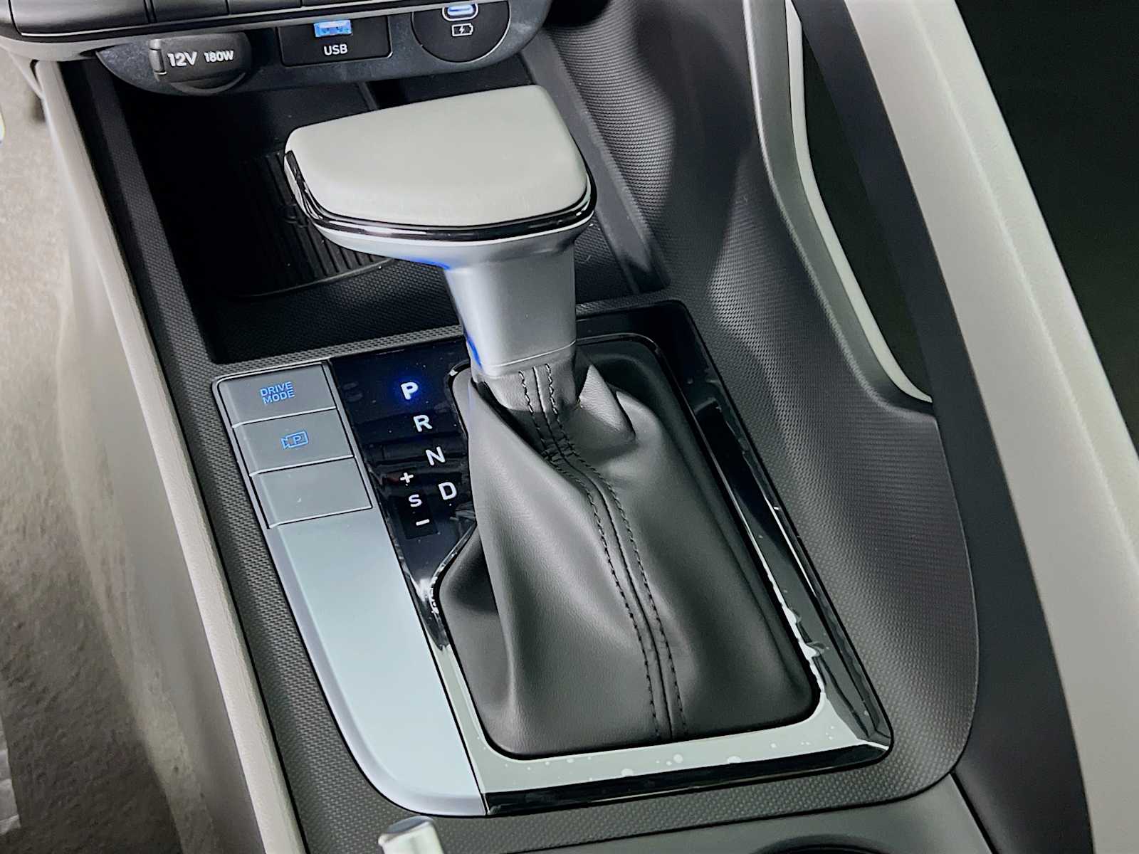 2025 Hyundai Elantra SEL Sport - Photo 11