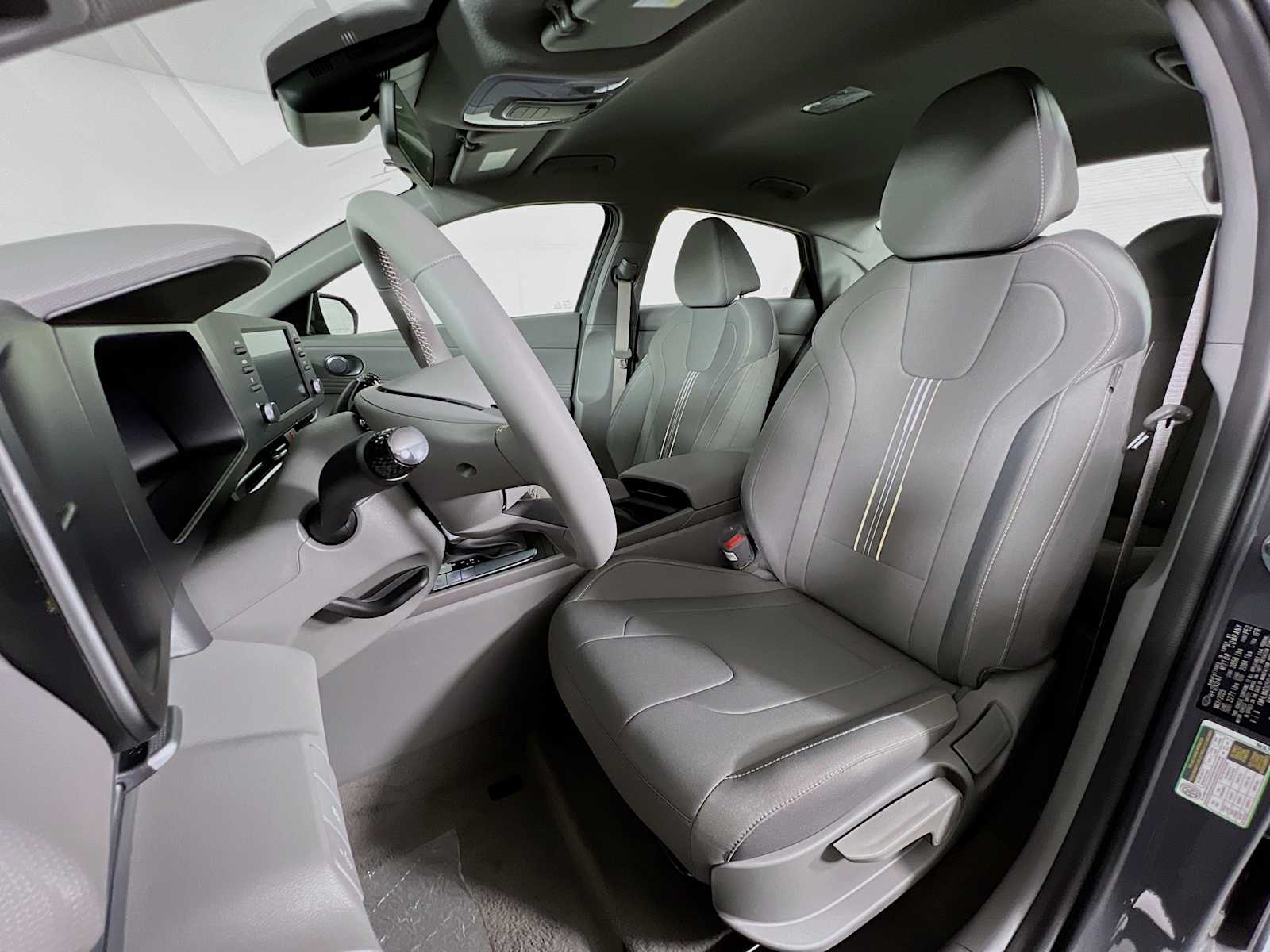 2025 Hyundai Elantra SEL Sport - Photo 12