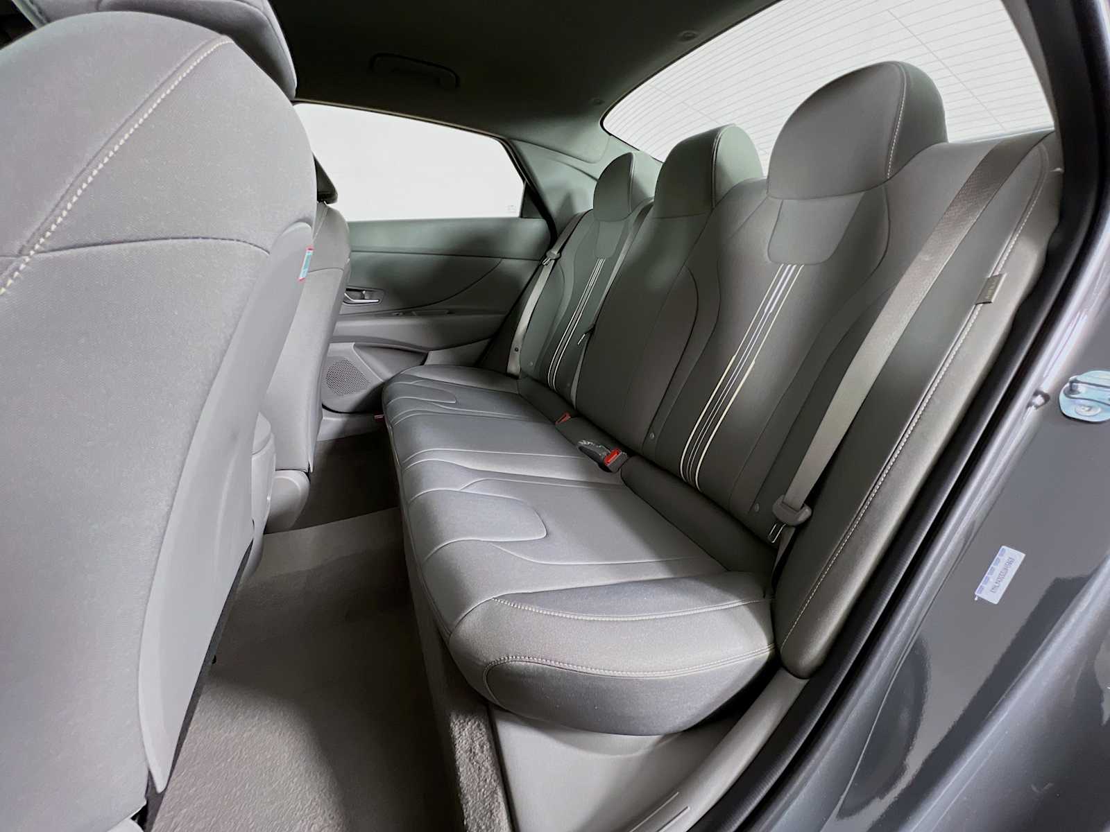 2025 Hyundai Elantra SEL Sport - Photo 13