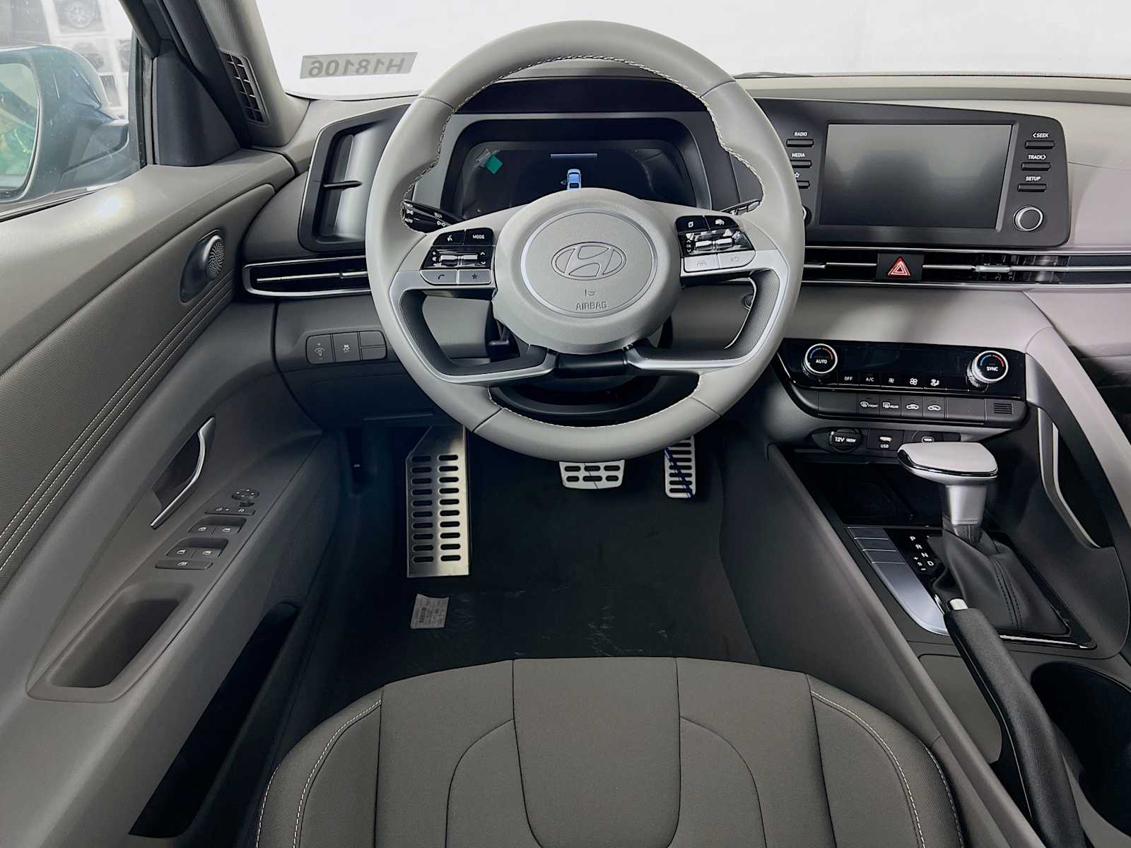 2025 Hyundai Elantra SEL Sport - Photo 14