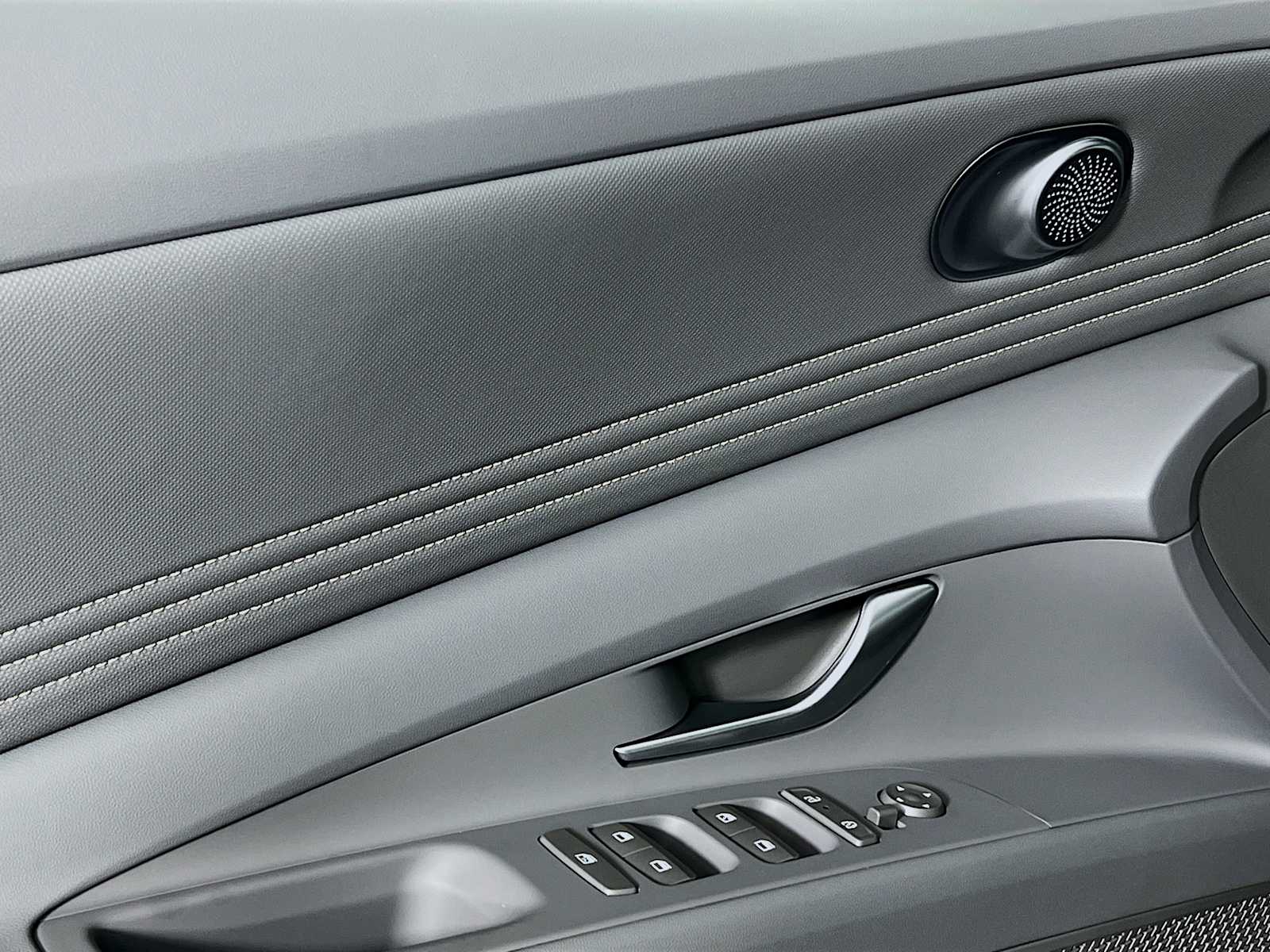 2025 Hyundai Elantra SEL Sport - Photo 15
