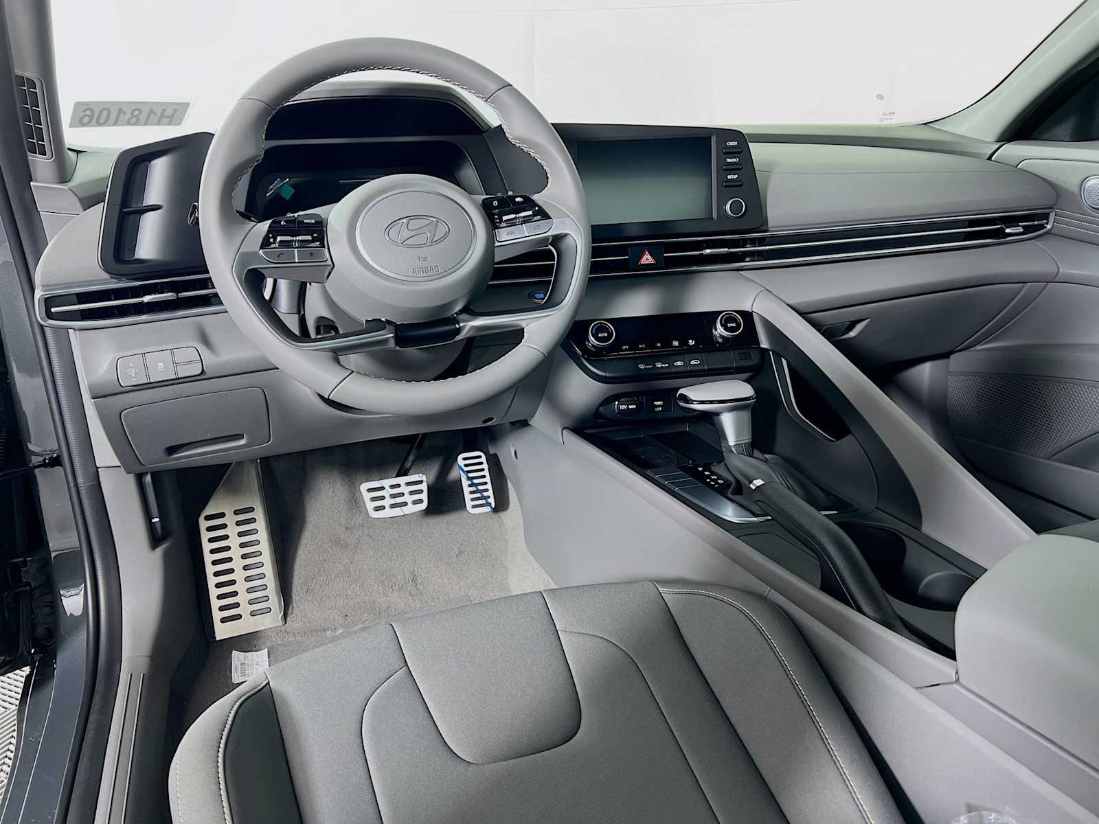 2025 Hyundai Elantra SEL Sport - Photo 6