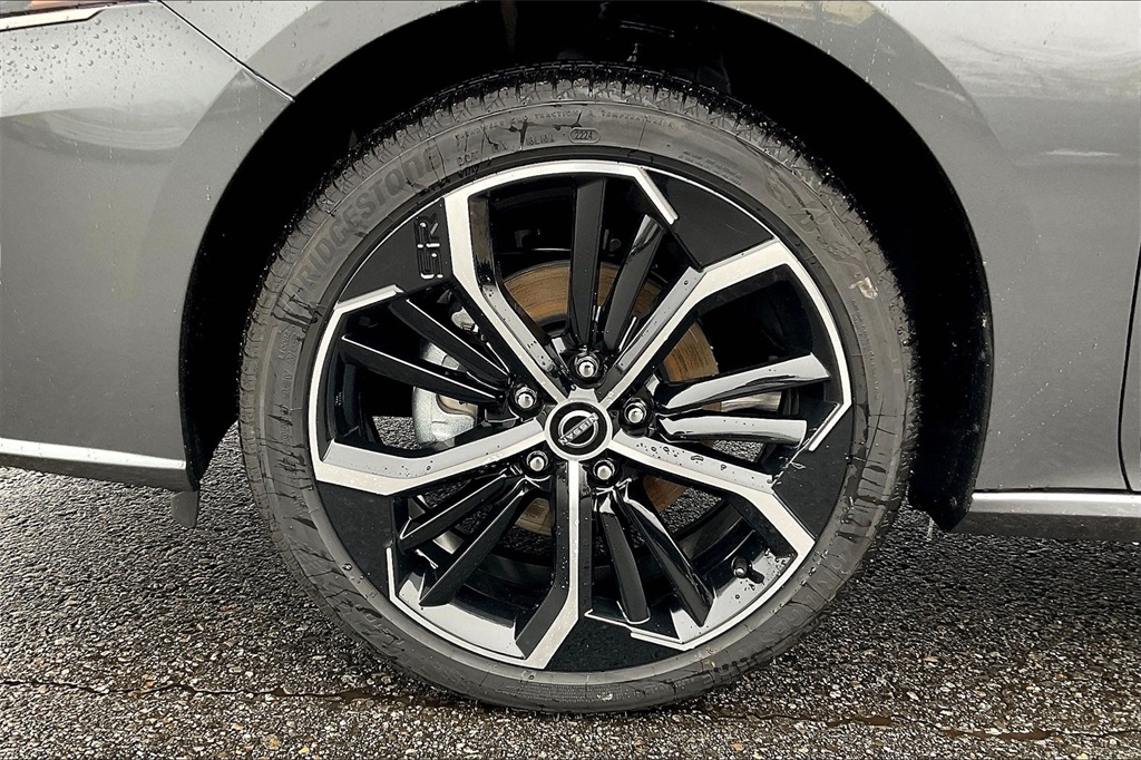 2025 Nissan Altima 2.5 SR - Photo 8