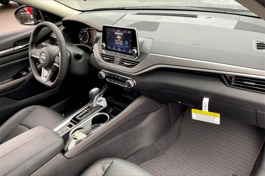 2025 Nissan Altima 2.5 SR - Photo 10
