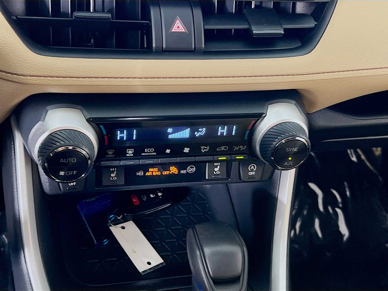 2024 Toyota RAV4 XLE - Photo 15