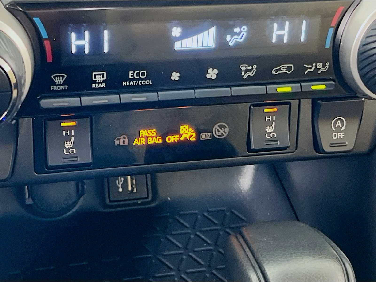 2024 Toyota RAV4 XLE - Photo 20