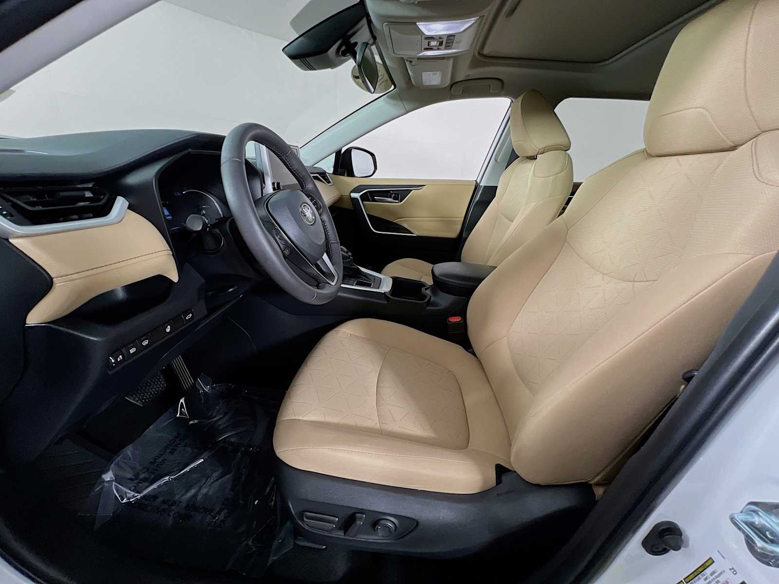 2024 Toyota RAV4 XLE - Photo 21