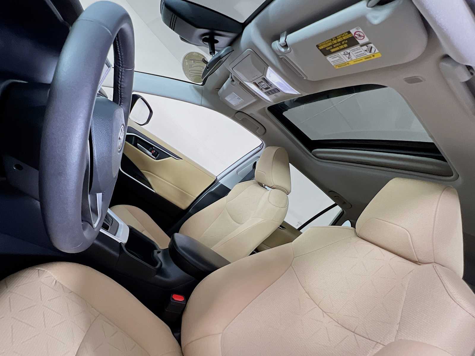 2024 Toyota RAV4 XLE - Photo 22