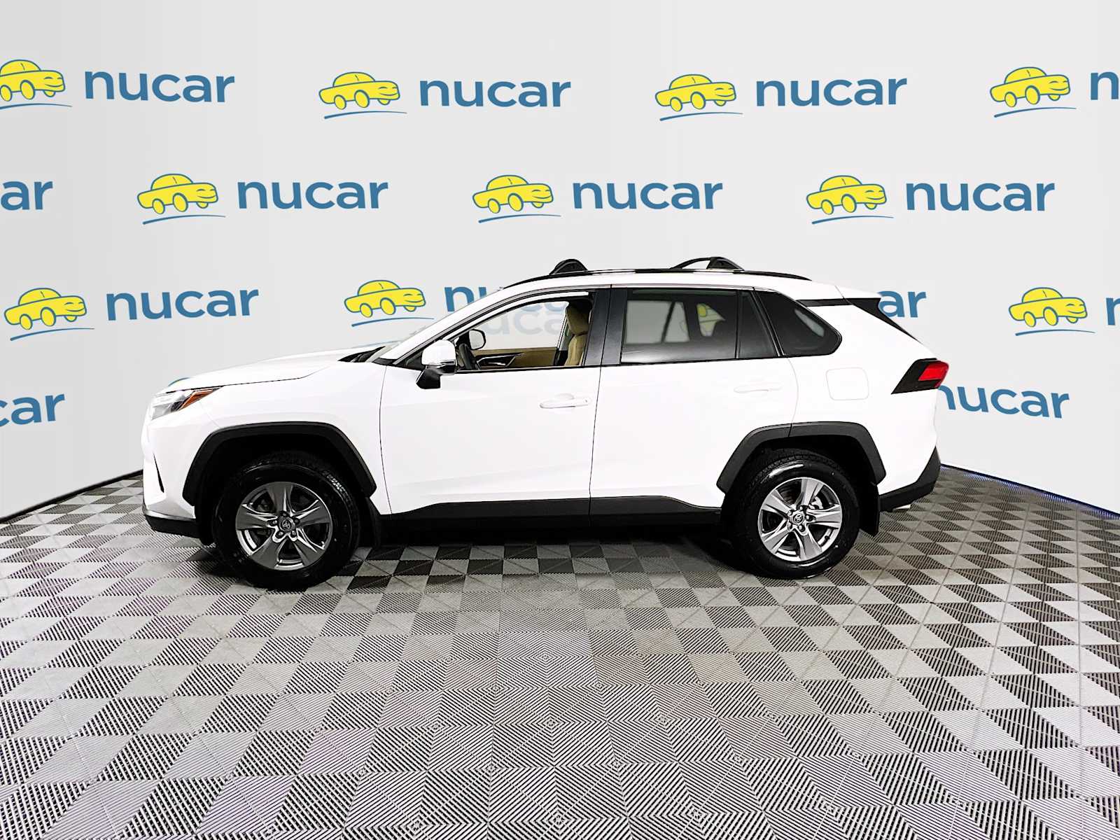 2024 Toyota RAV4 XLE - Photo 4
