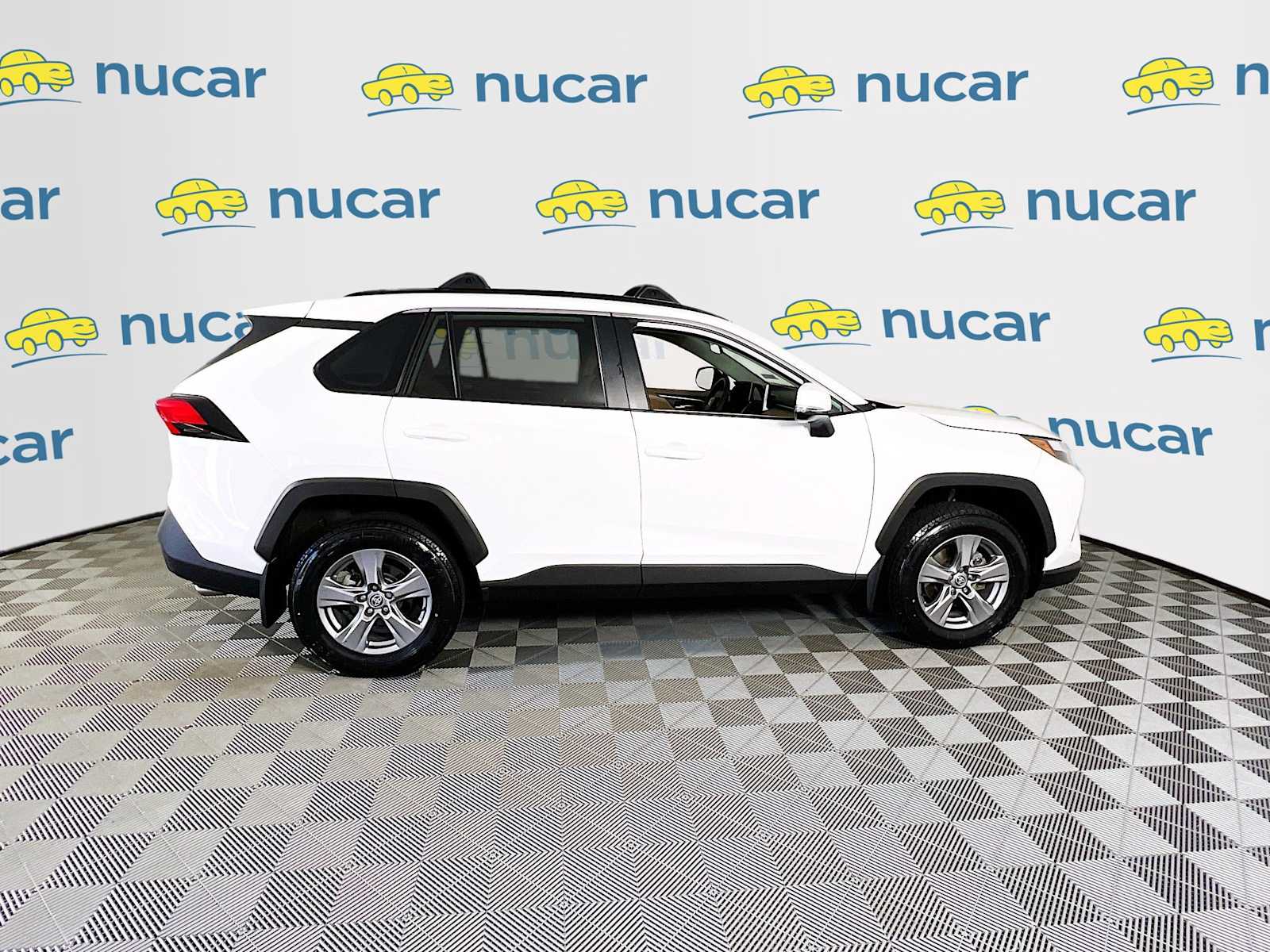 2024 Toyota RAV4 XLE - Photo 8