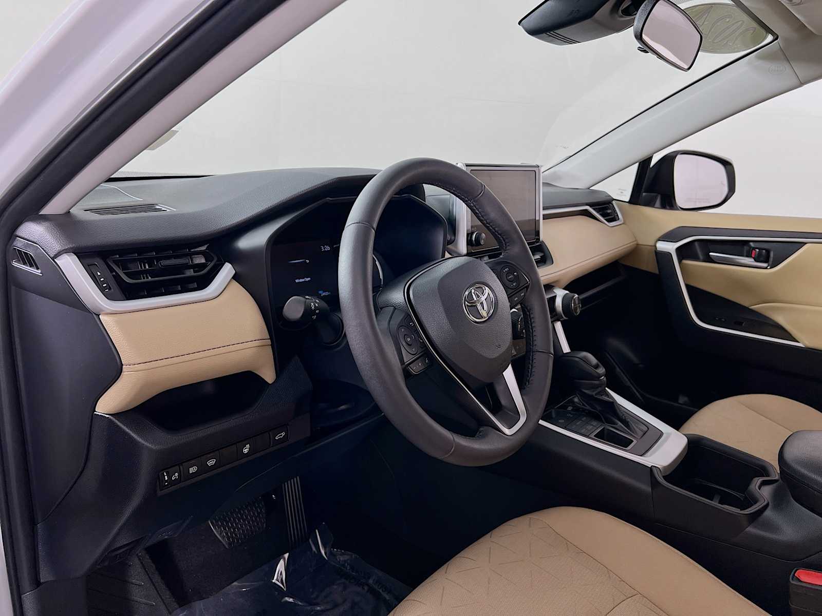 2024 Toyota RAV4 XLE - Photo 9