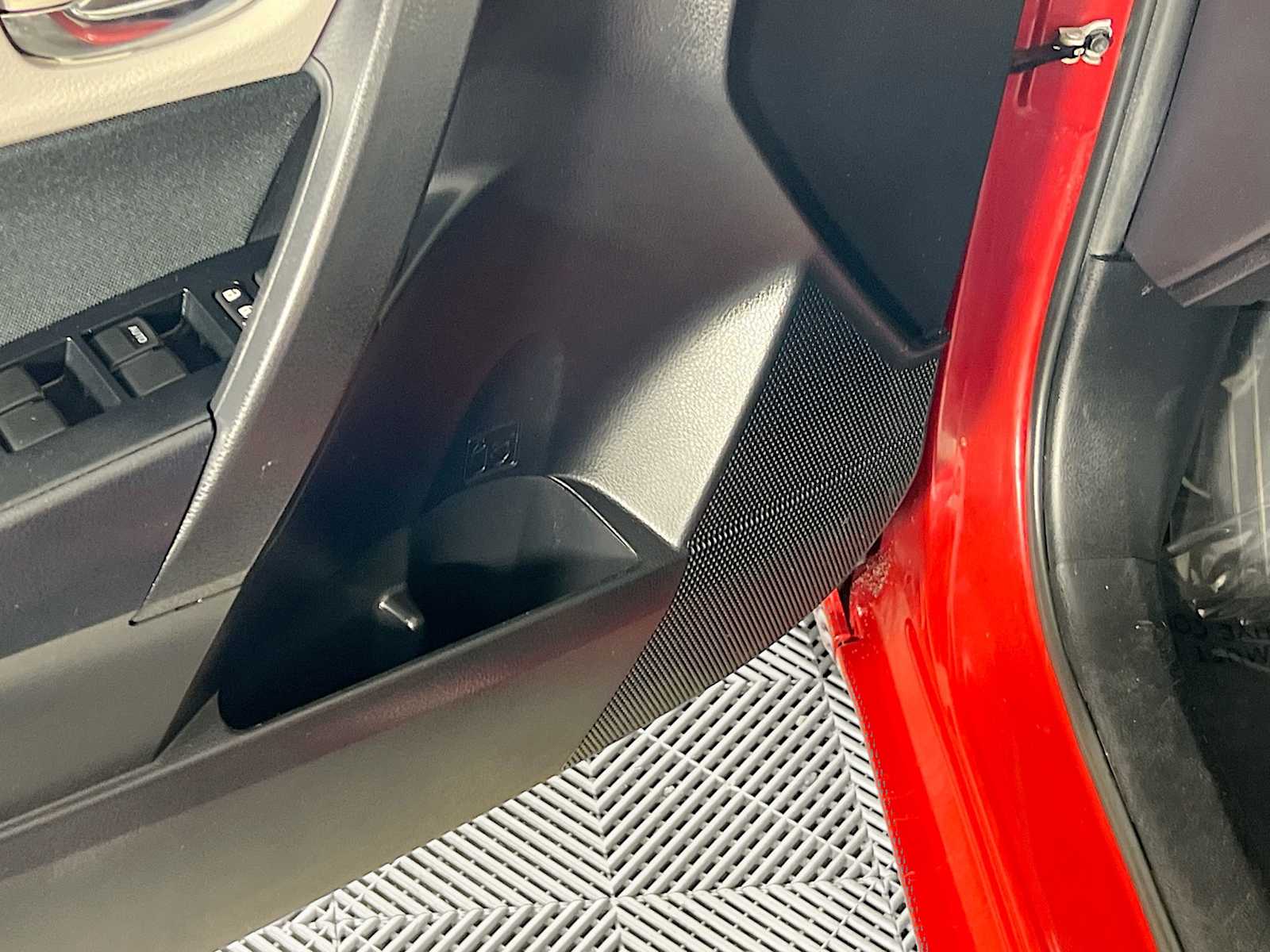 2016 Toyota Corolla LE - Photo 18