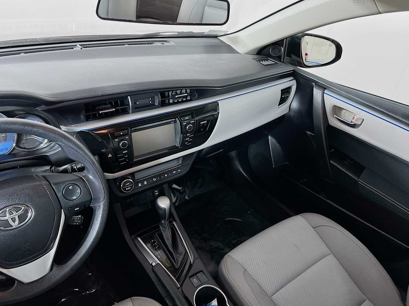 2016 Toyota Corolla LE - Photo 22