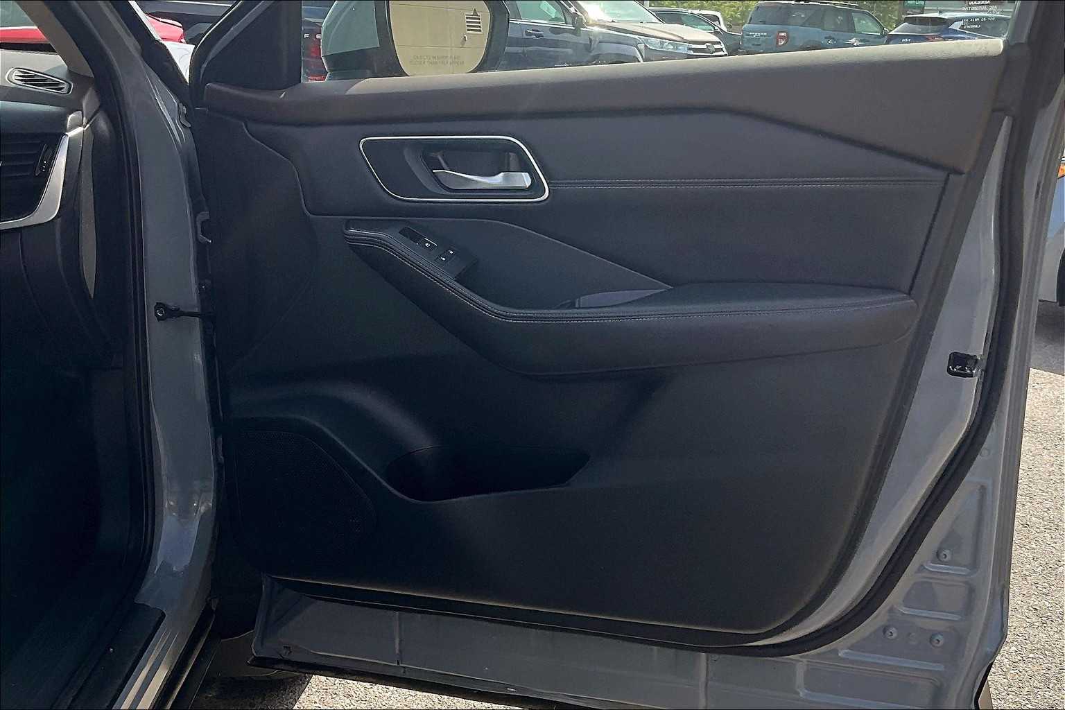 2022 Nissan Rogue Platinum - Photo 12