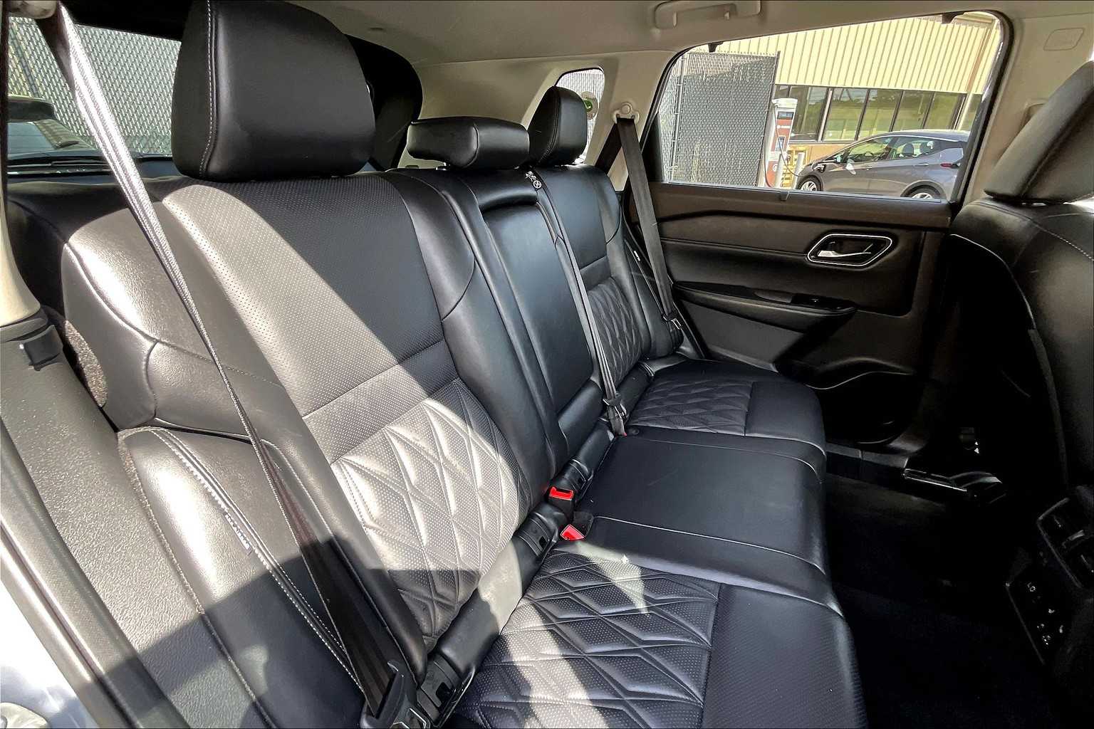 2022 Nissan Rogue Platinum - Photo 16