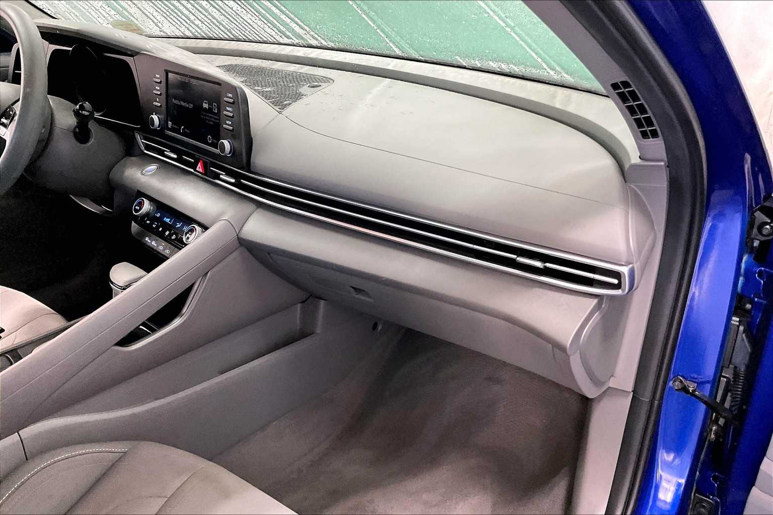 2022 Hyundai Elantra SEL - Photo 13