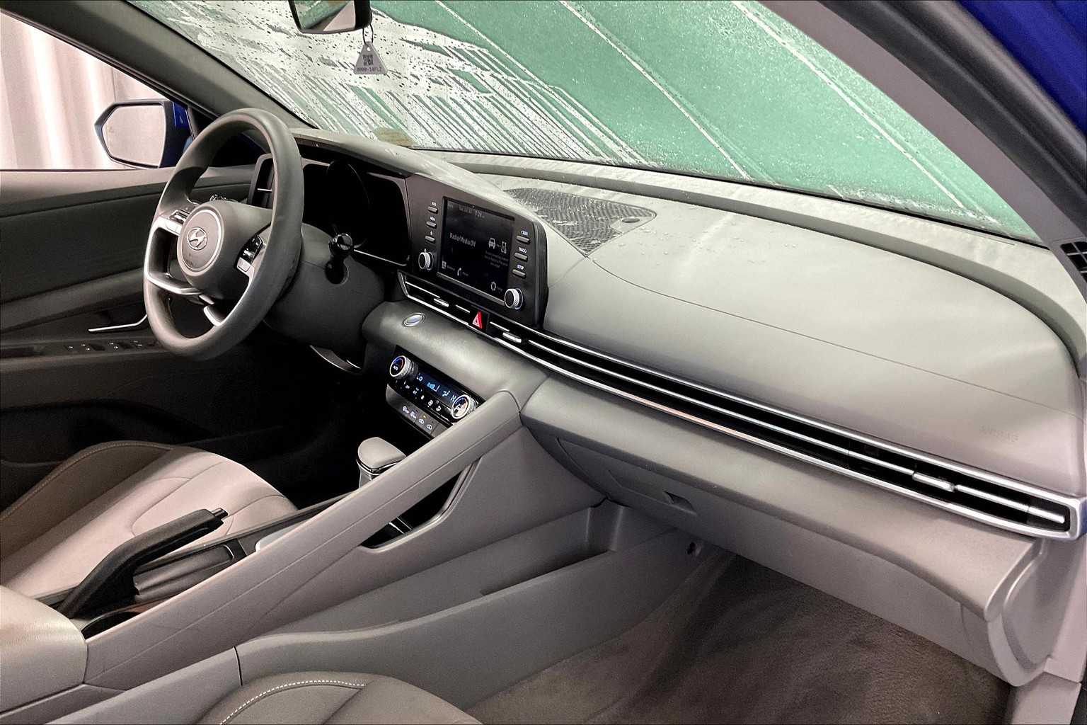 2022 Hyundai Elantra SEL - Photo 14