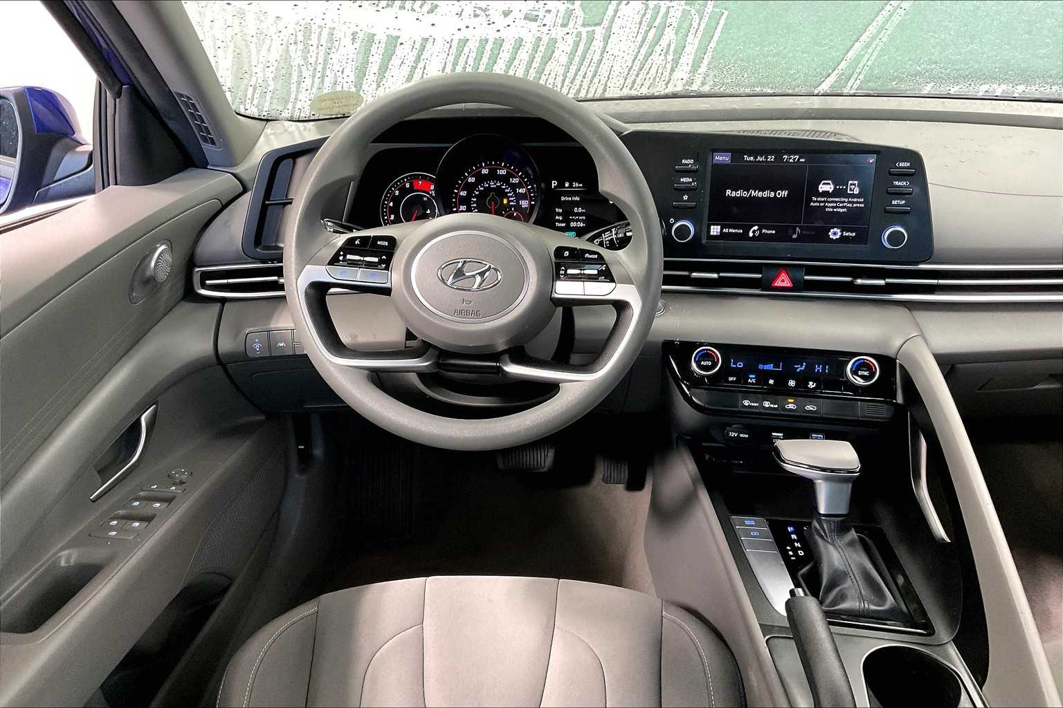 2022 Hyundai Elantra SEL - Photo 17