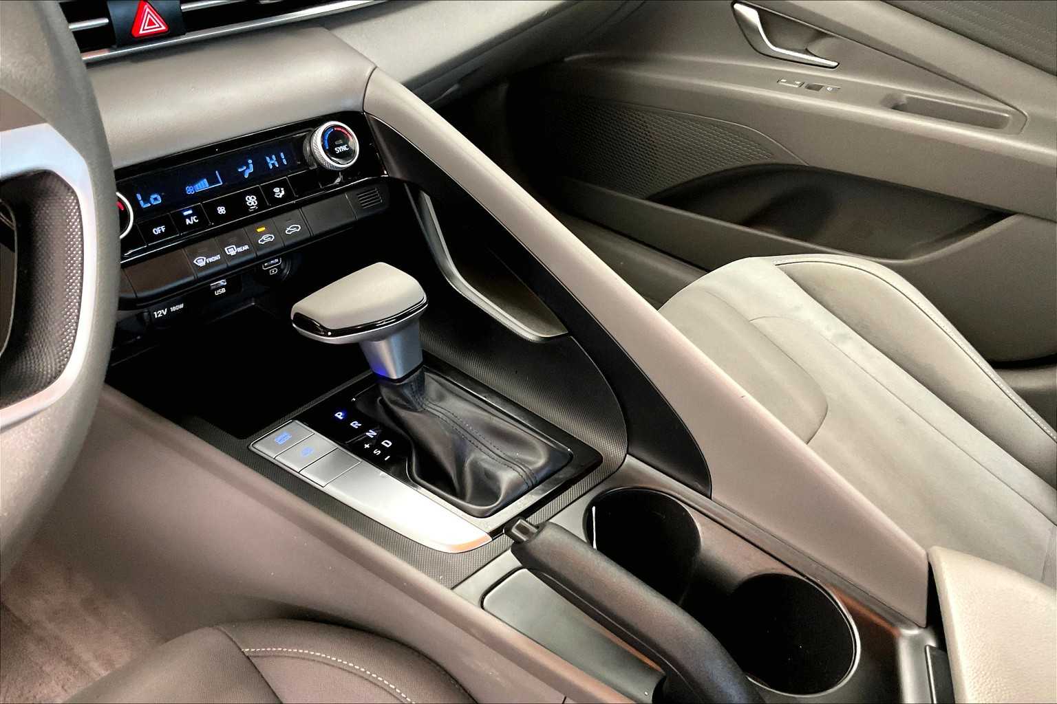 2022 Hyundai Elantra SEL - Photo 20