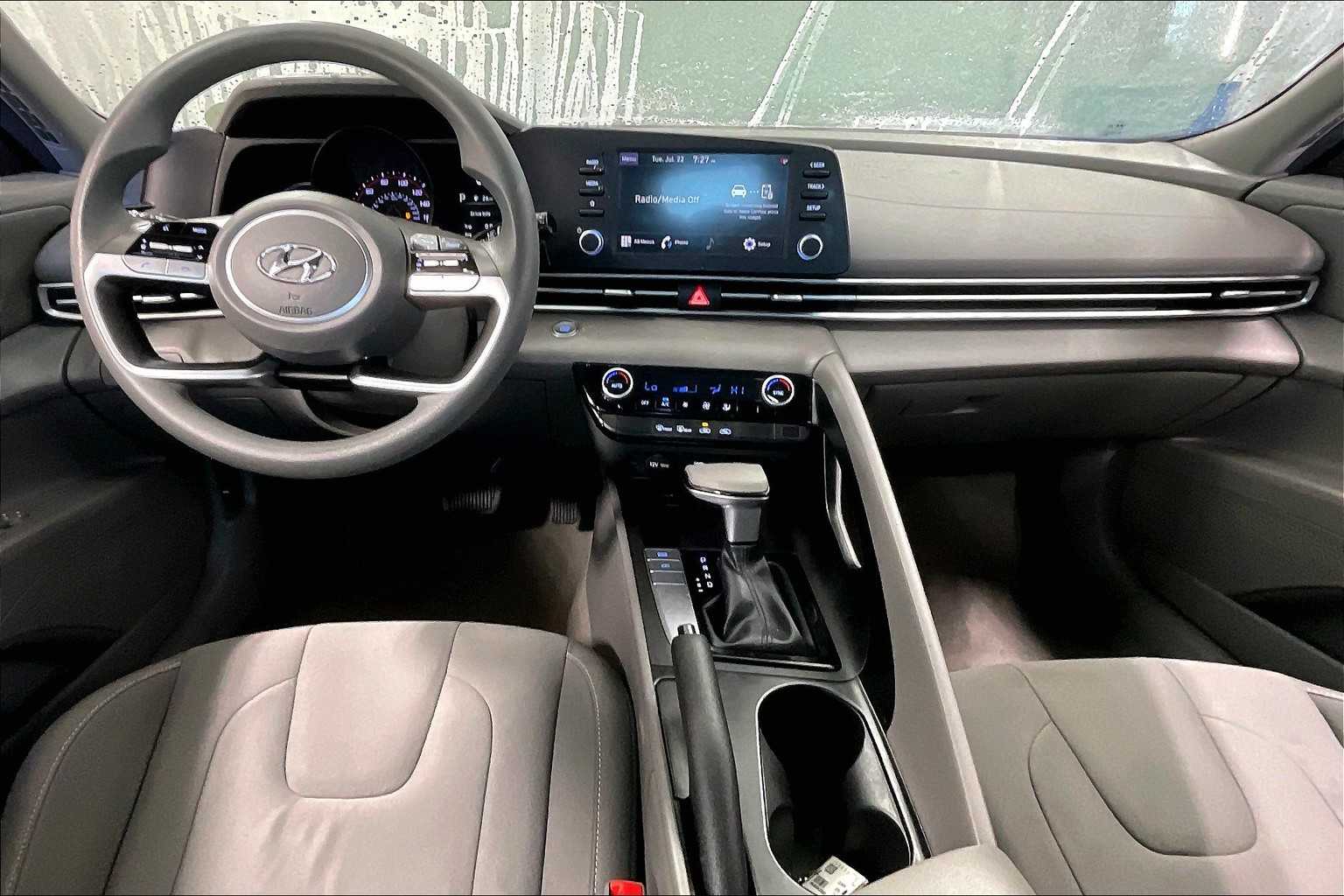 2022 Hyundai Elantra SEL - Photo 21