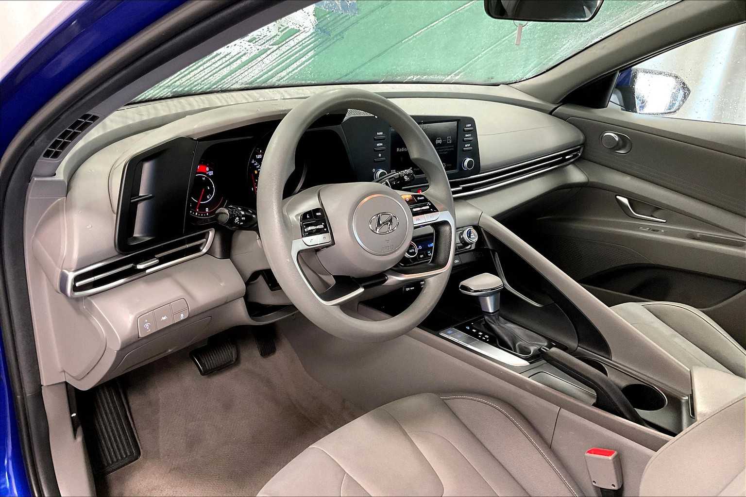 2022 Hyundai Elantra SEL - Photo 8