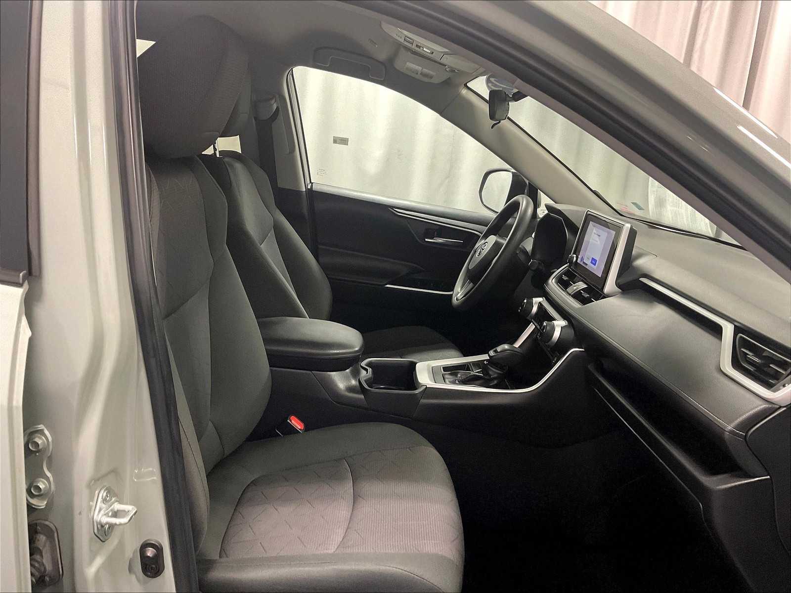 2023 Toyota RAV4 XLE - Photo 11