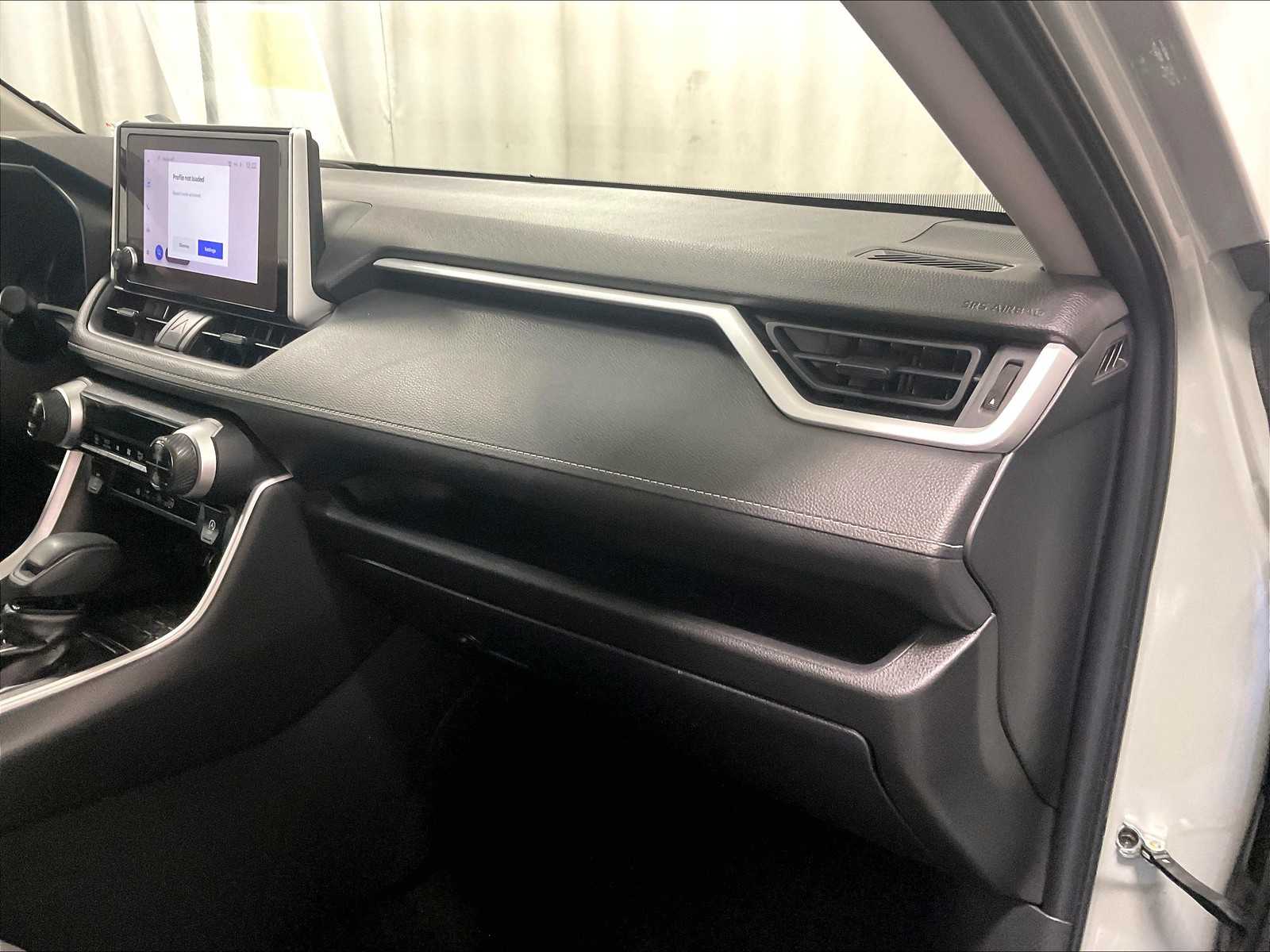 2023 Toyota RAV4 XLE - Photo 13