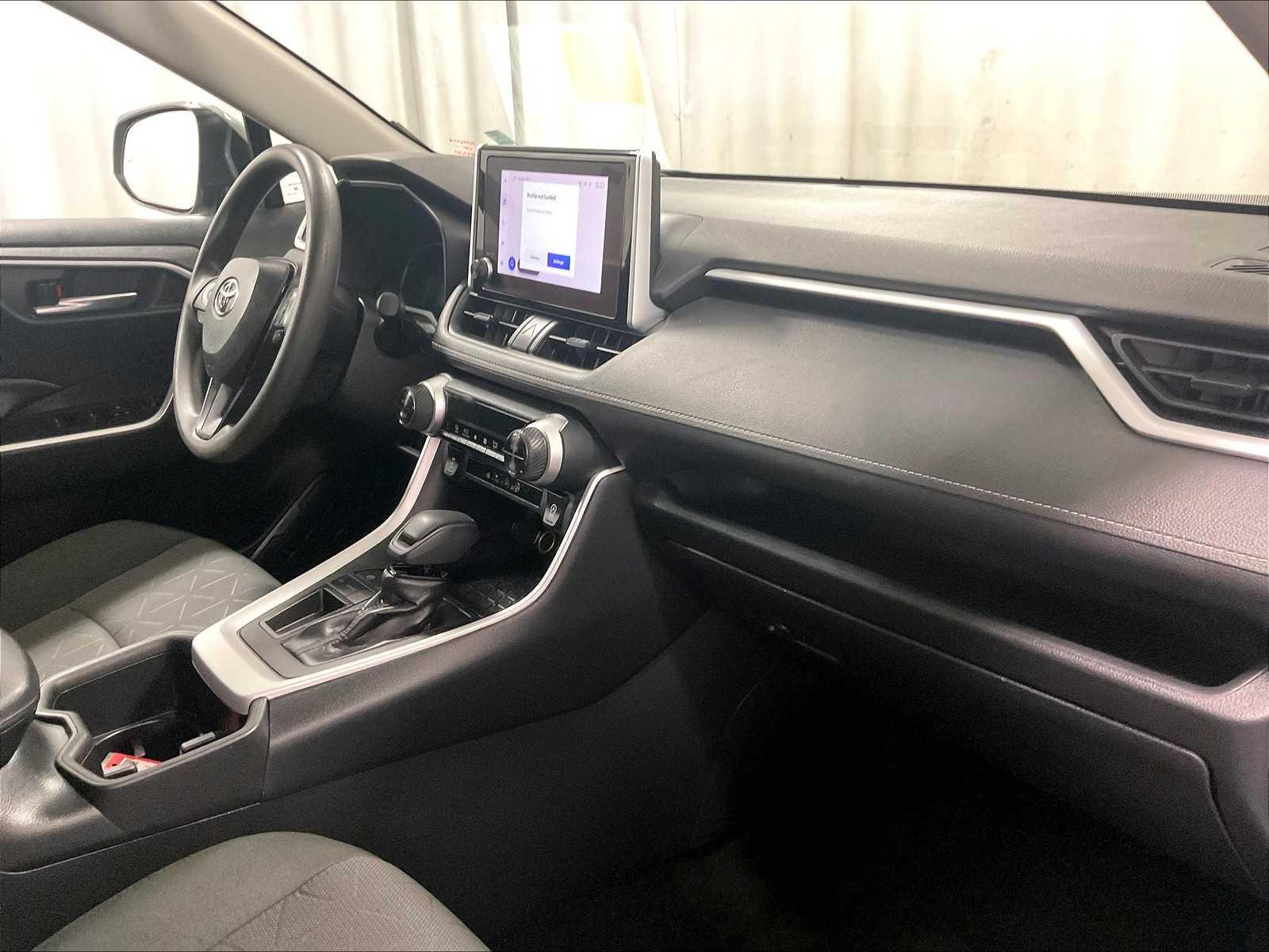 2023 Toyota RAV4 XLE - Photo 14