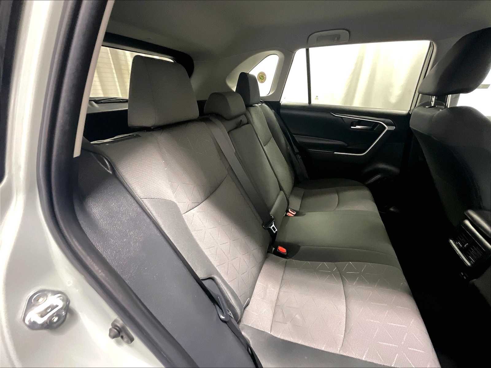 2023 Toyota RAV4 XLE - Photo 16