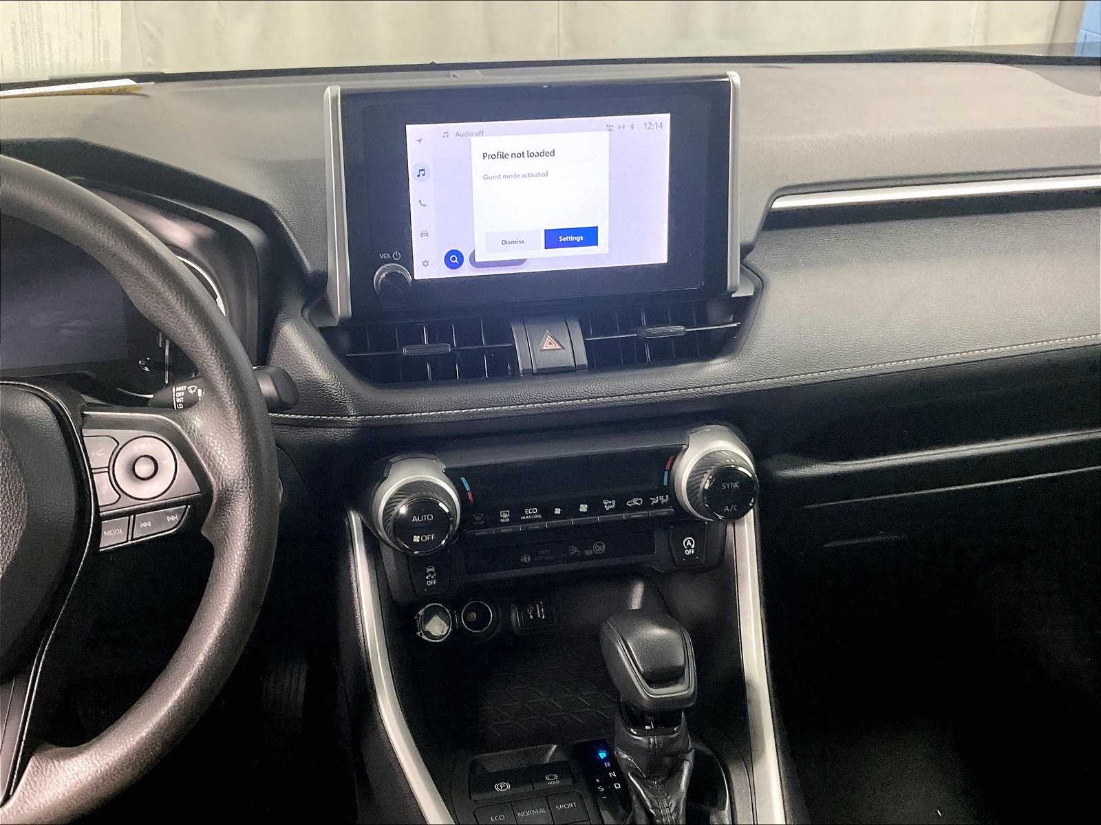 2023 Toyota RAV4 XLE - Photo 18