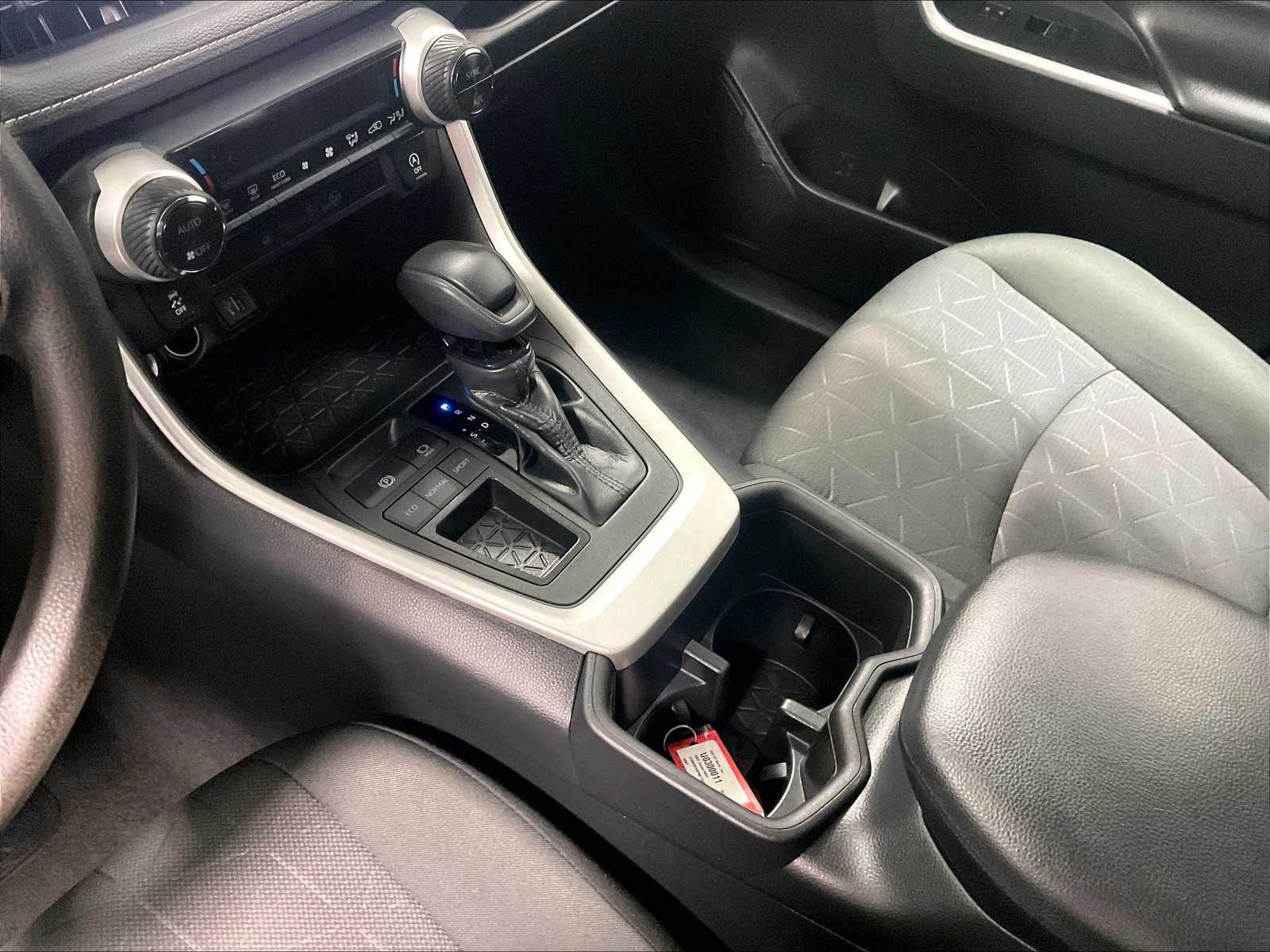2023 Toyota RAV4 XLE - Photo 20