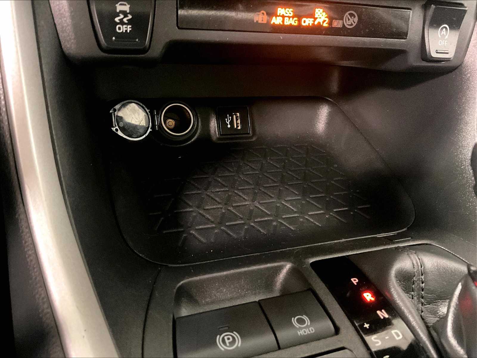 2023 Toyota RAV4 XLE - Photo 26