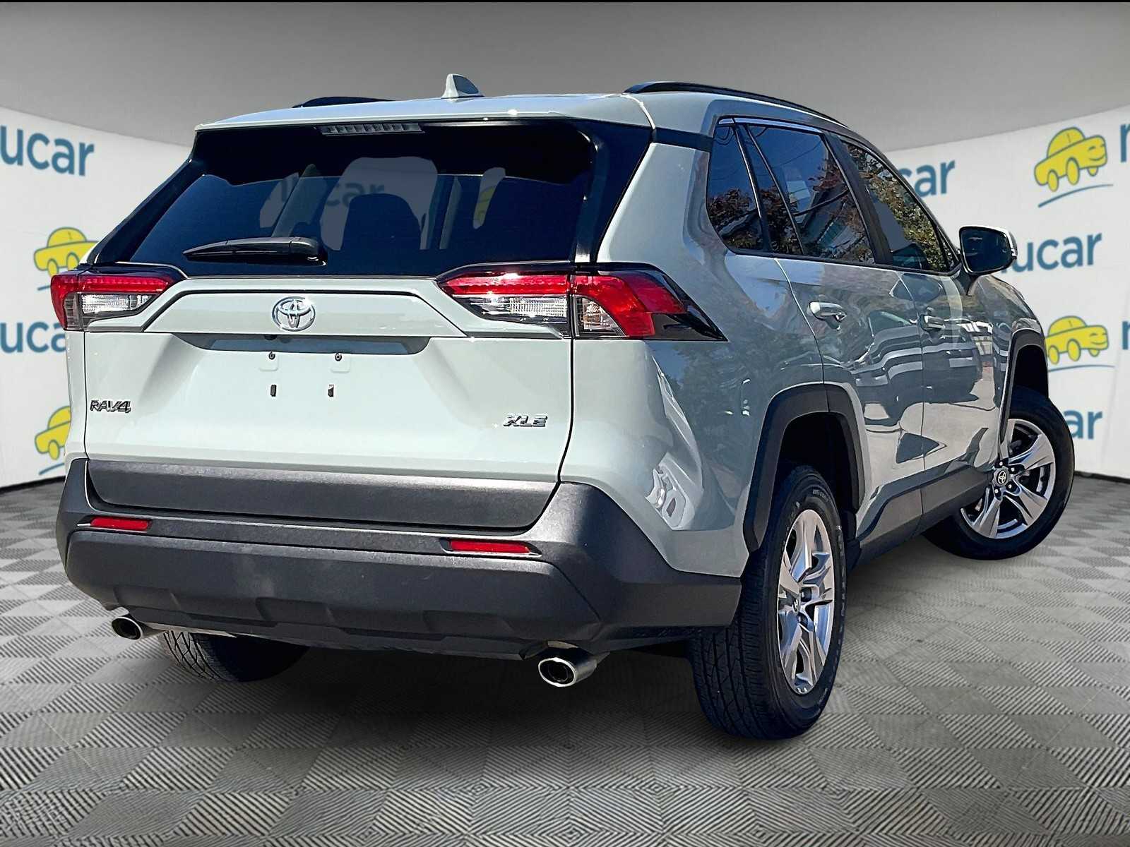 2023 Toyota RAV4 XLE - Photo 6