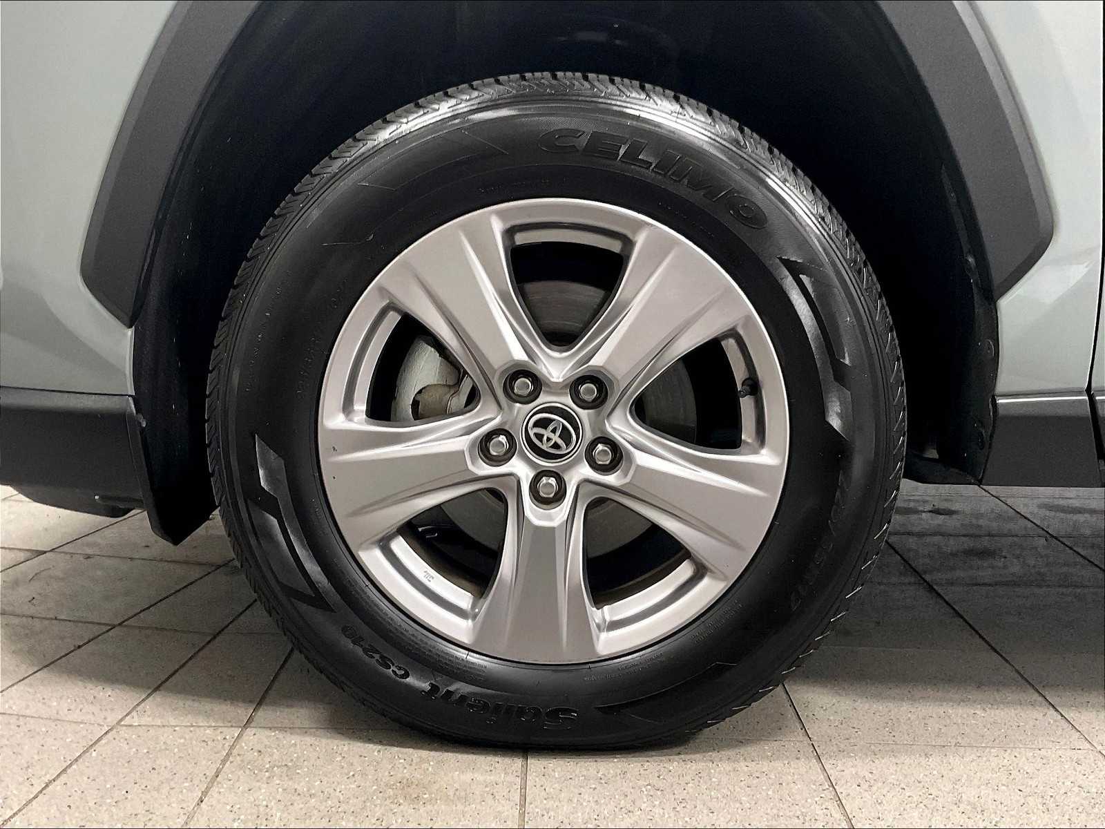 2023 Toyota RAV4 XLE - Photo 7