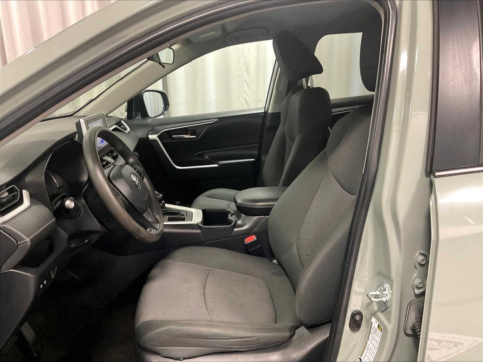 2023 Toyota RAV4 XLE - Photo 10
