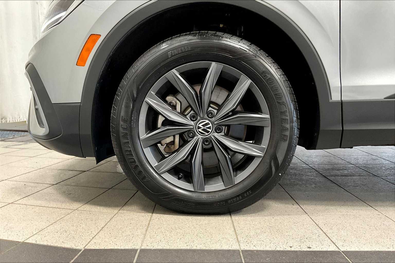 2024 Volkswagen Tiguan SE - Photo 7