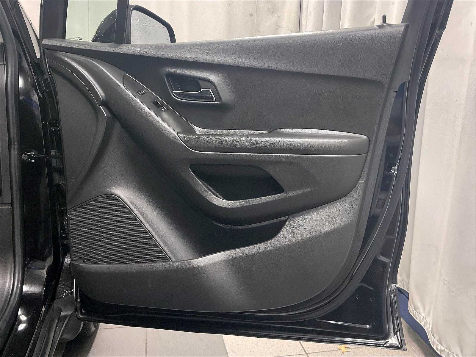 2021 Chevrolet Trax LT - Photo 12
