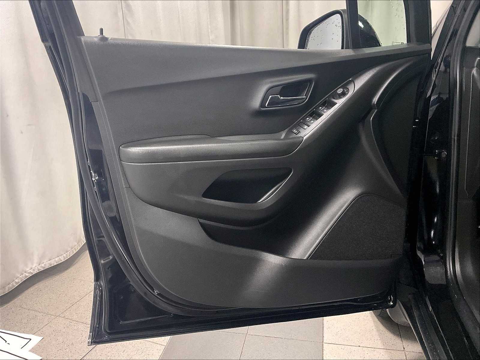 2021 Chevrolet Trax LT - Photo 9