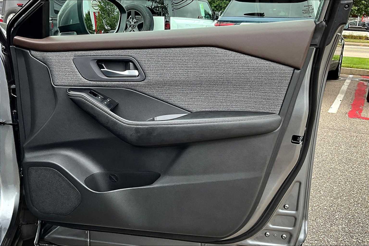 2022 Nissan Rogue SV - Photo 12