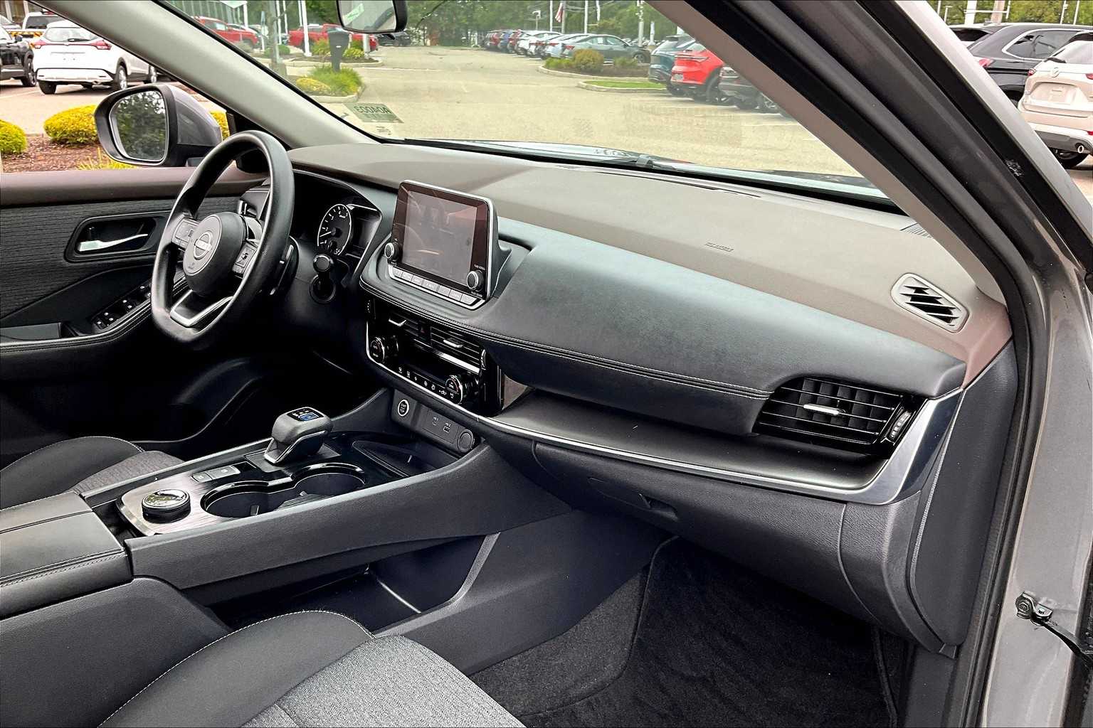 2022 Nissan Rogue SV - Photo 14